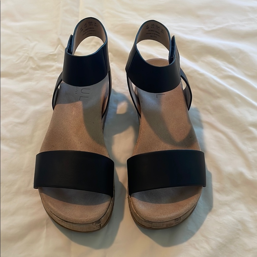 DSW black sandals